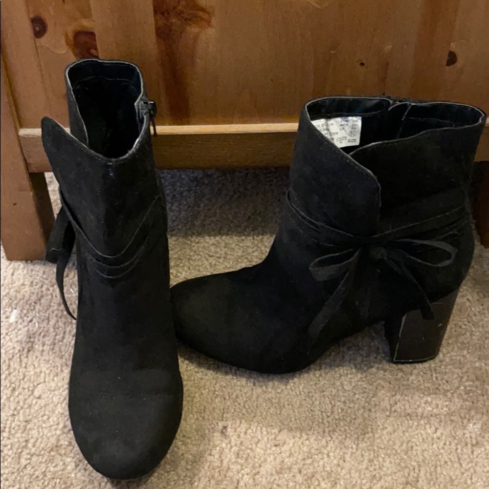 Super cute boots only worn a couple time